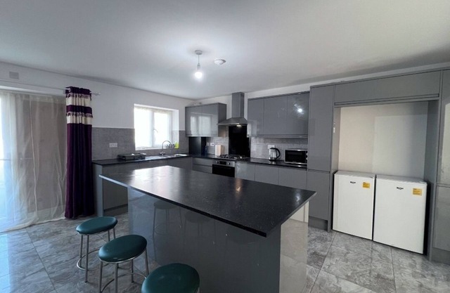 Charming private 1-bedroom apartment with ensuite bathroom
