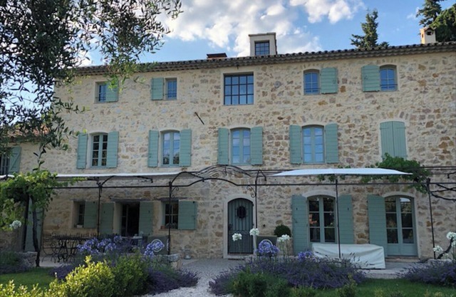 Charming Provencal Villa set in the heart of the Medieval village of Chateauneuf
