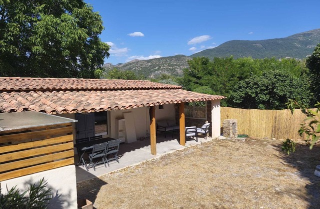 Charming Provencal country house in the heart of the Alps of Haute Provence