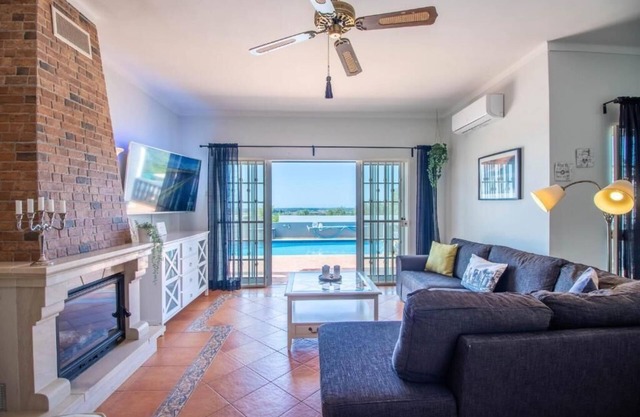 Charmante villa avec 3 chambres,WLAN,chauffage central et vue sur la mer