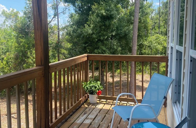 Charming Punta Gorda Treehouse vacation Villa overlooking Beautiful lake