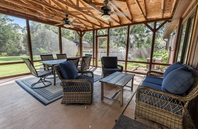Charming Ranch Near the Island w Small Pool!