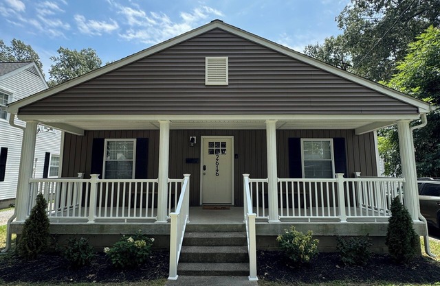 Charming remodeled 3-bed house w/ AC, WiFi, Yoga setup in brilliant Paducah