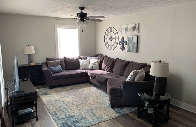 Charming renovated 3-bedroom house walking distance to downtown Elizabethtown.