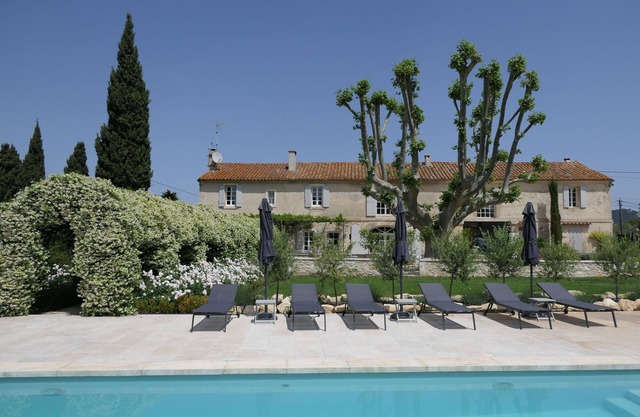 Charmante longère rénovée au coeur des Alpilles.