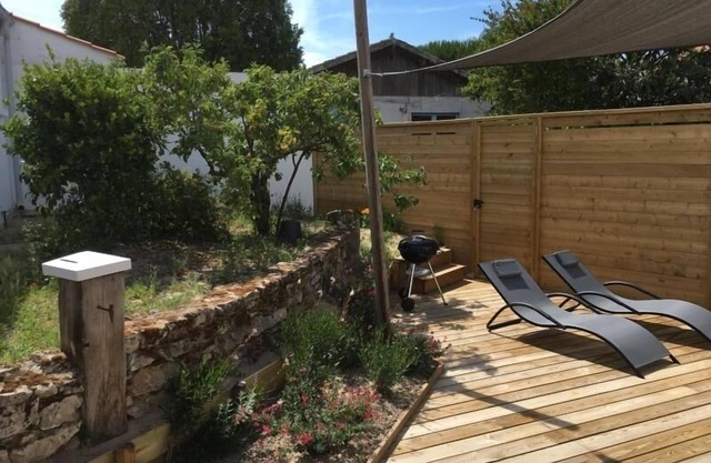 Maison rénovée proche mer avec terrasse, parking privé et wifi à Barbâtre