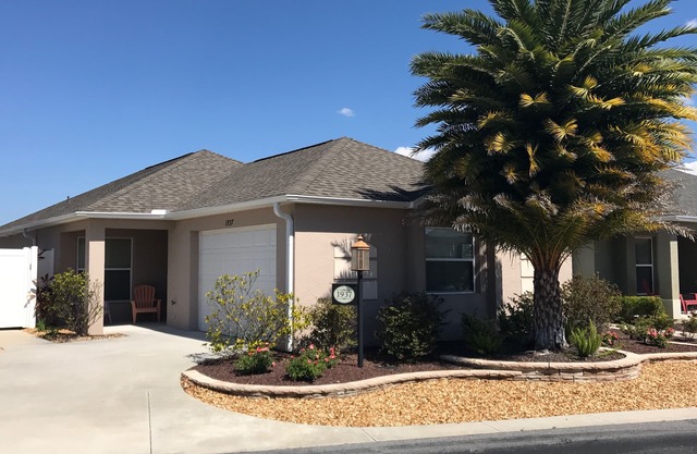 Magnifiquement décorée 2 Bdrm 2 villa Ba CTYD, Golf Cart & WiFi inclus!