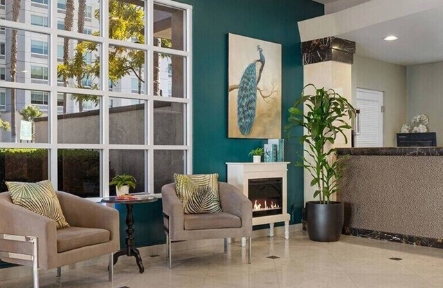 Charming resort in lovely Anaheim 2 mil from Disneyland w/WiFi, fitness room, AC