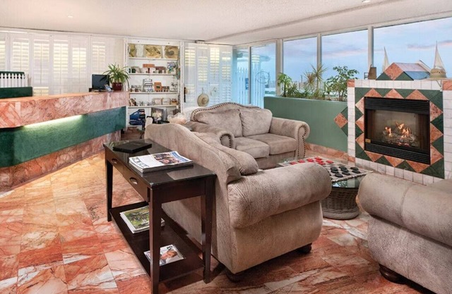 Charming resort in superb Pismo Beach short walk to pier with WiFi, fitness room