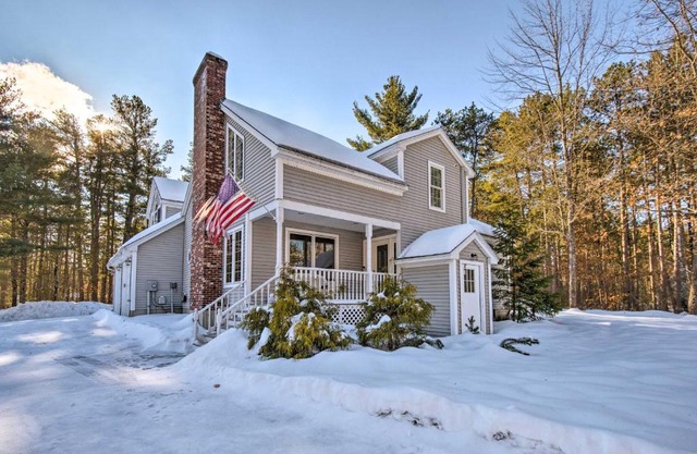 Charming Retreat about 1 Mi to Ossipee Lake Marina!