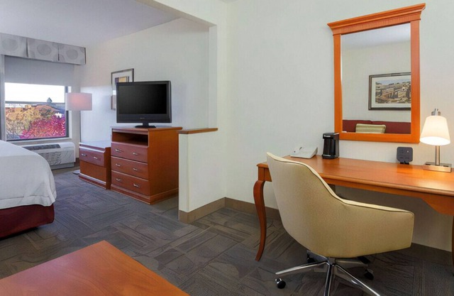 Charming Room w/ Irresistible Blend of Luxury!