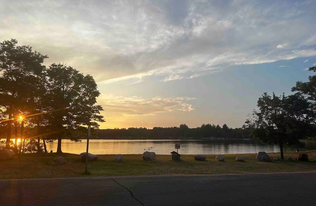 Charming roomy four seasons lodge for families, friends, and group getaways.