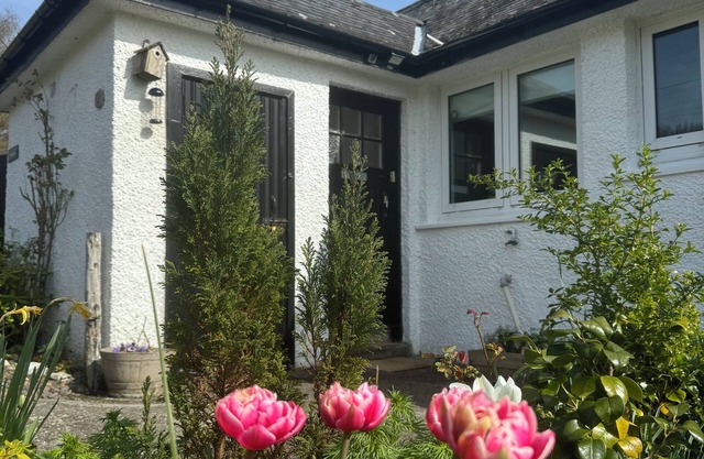 Charming rural cottage, with stove & large garden overlooking Loch Awe, Argyll.