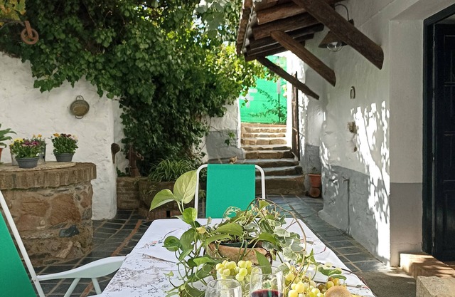 Charming Rural House in Fuentes de León. Culture, nature, fun....