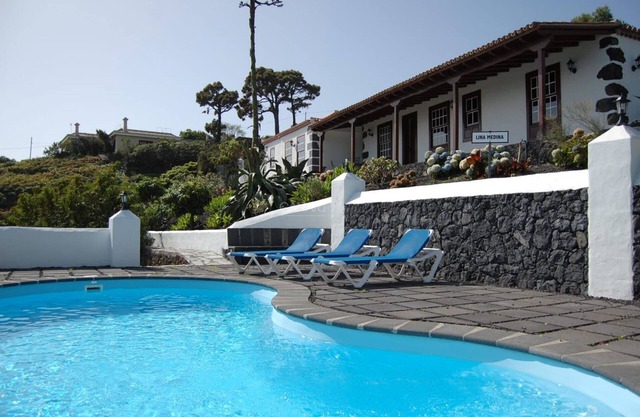 Charmante Casa Rural Lina Medina avec piscine et vue mer à Villa de M