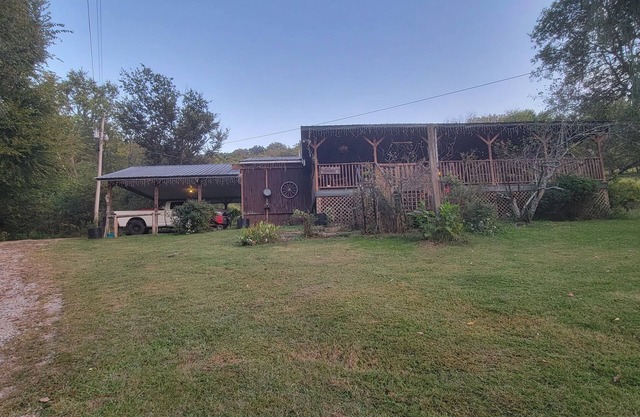 Charming Rustic 2-bedroom farmhouse with WiFi, AC on pristine Plunkett Creek Rd