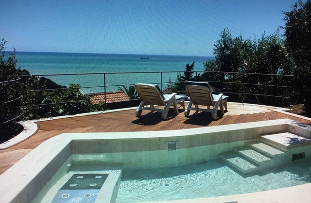 Charme rustique avec vue sur mer et une petite piscine wifi gratuit dans Exclusive Alcove