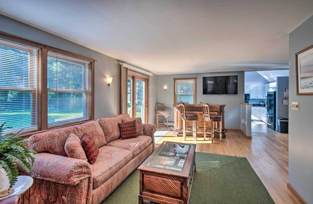 Charming Saco Home w/ Deck, 5 Mi to Beach!