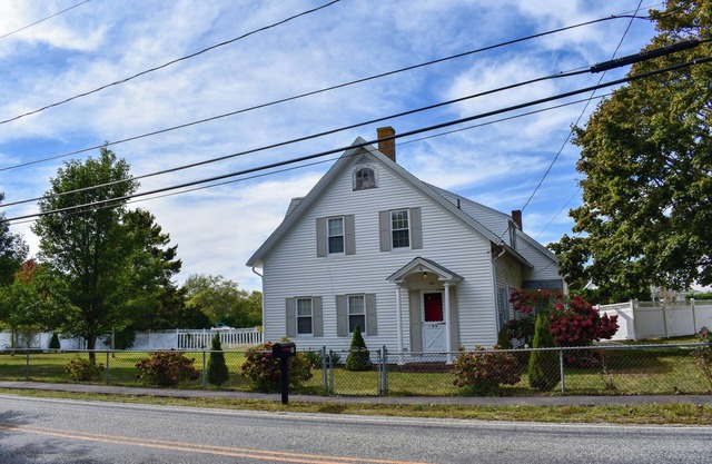 Charming Sea Captain’s Home – 4BR/3BA | Modern Comfort Meets Antique Charm