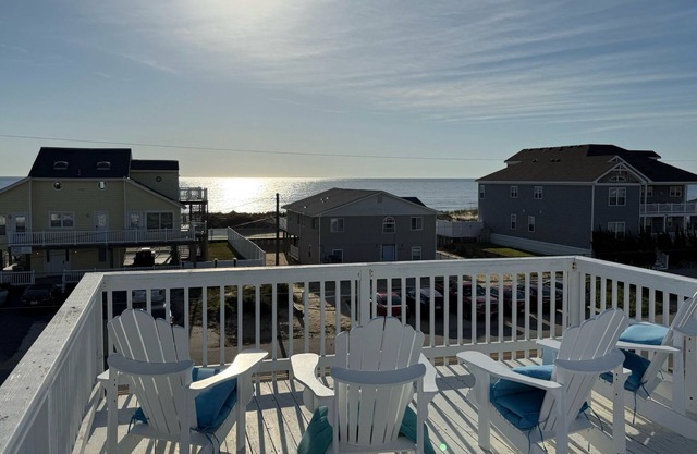 Charming Semi-Oceanfront Beach House-A Breath of Fresh Air!