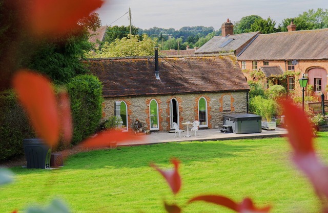 Charming Shropshire Cottage w/ Private Hot Tub, Ice Bath & Shared Yoga Studio