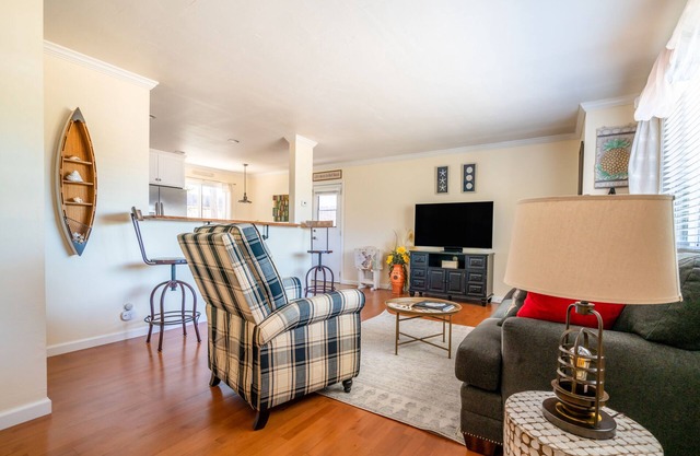 Charming Shell Beach Cottage with AC - Steps to Shell Beach & nearby Pismo Pier
