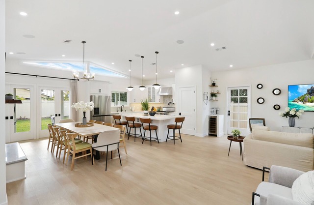 Charming Spacious House W/ Hot Tub
