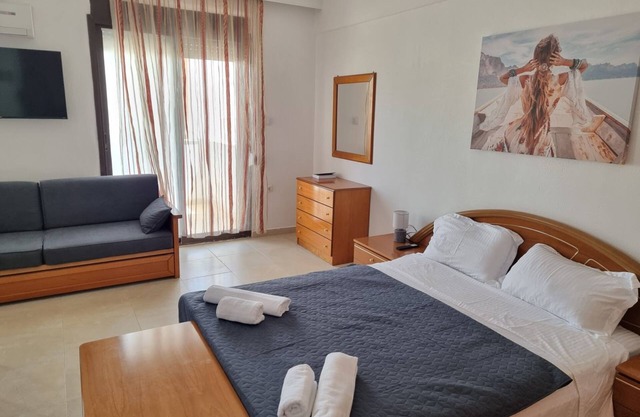 Charming spacious studio in enchanting Nea Peramos, Kavala with WiFi and AC