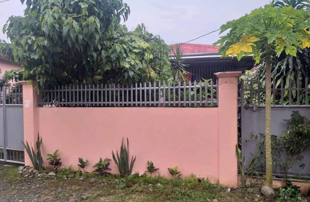 Charming Spanish bungalow w/ 2 bedrooms and full bathroom.