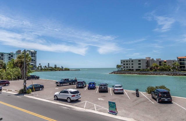 Charming Studio Apt on St Petersburg Beach "America's #1 Beach"
