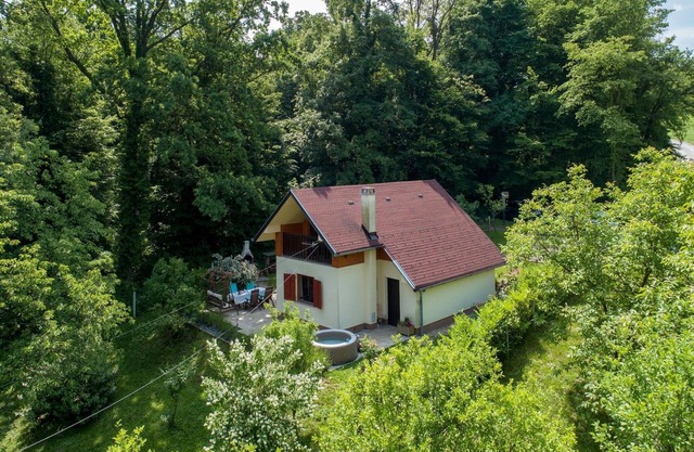 Maison de vacances א Tuhelj avec jardin