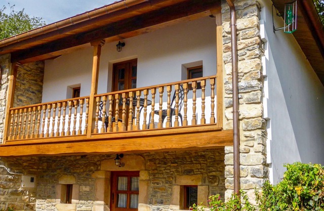 Charmante maison en pierre dans un village côtier idyllique à proximité d'une superbe plage