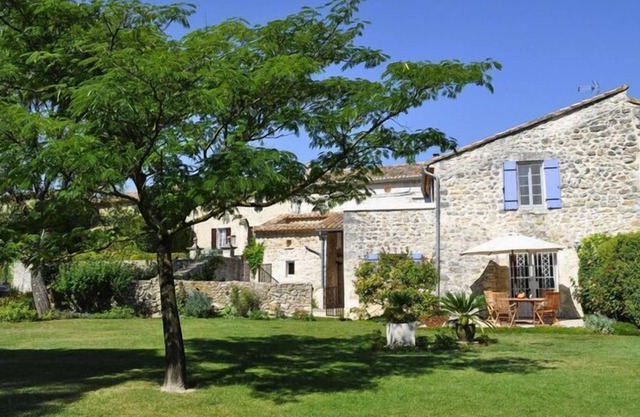 Charmante maison en pierre avec terrasse et jardin, Lussan