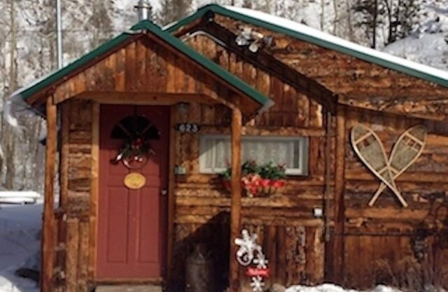 Cabine de charme romanesque 1940 Situé dans le centre de Grand Lake Village