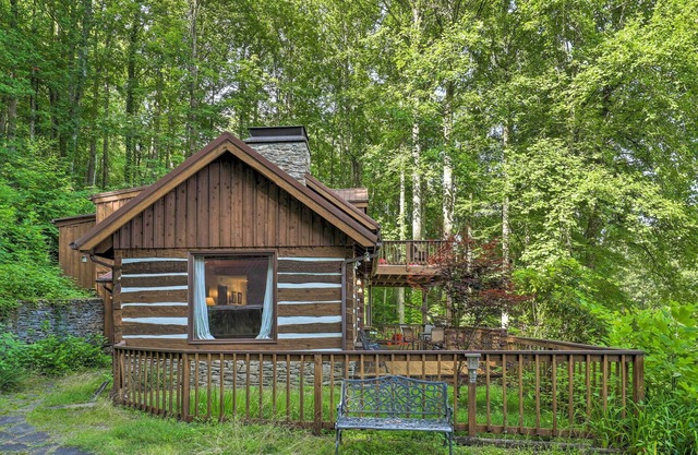 Evolve | Charming Storybook Home : Fire Pit & Deck