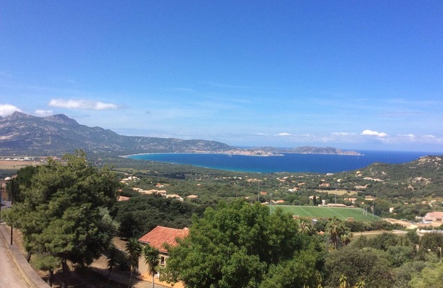 STUDIO DE CHARME 30 m2 avec TERRASSE de 15M2 VUE IMPRENABLE SUR BAIE DE CALVI