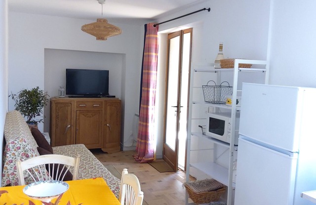 Charming studio between sea and mountains Self-catering cottage on an ancient olive grove