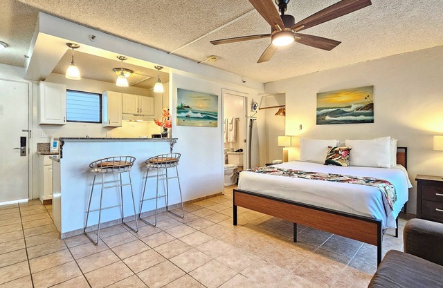 WG 220 - Charming studio in wonderful Honolulu with WiFi and AC - Sleeps 3