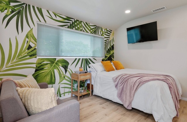 New: Charming studio near UCR, Downtown & plazas