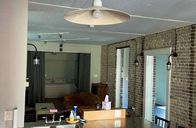 Charming Studio on in Heart of Downtown