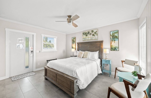 Charming Studio Suite- Steps from Private Beach Access, Fire Pit, & BBQ Grills 🌴