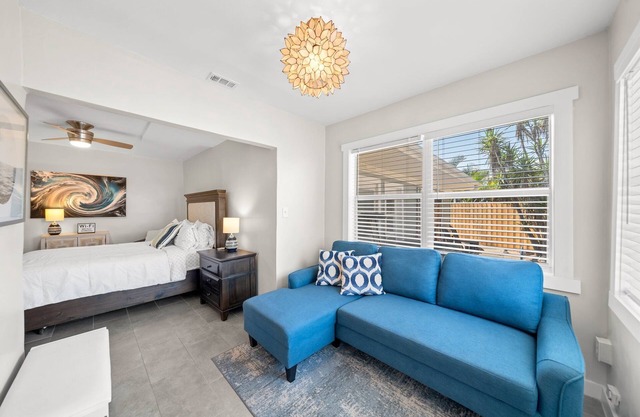 Charming Studio Suite W/Private Beach Access, Fire Pit, & BBQ Grills 🌊