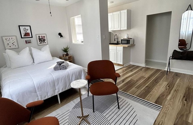 Charming studio with AC and WiFi in superb Philadelphia