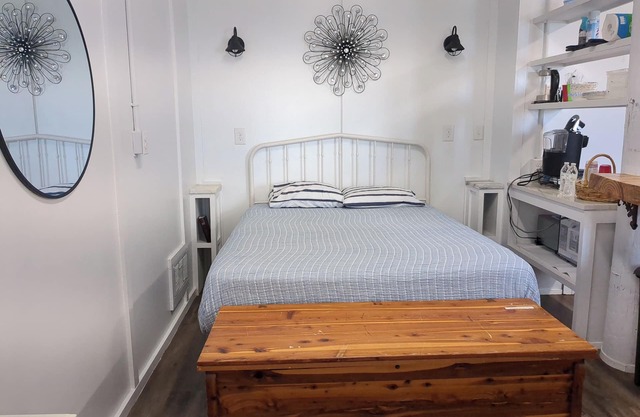 Charming studio with pier on Mobile bay