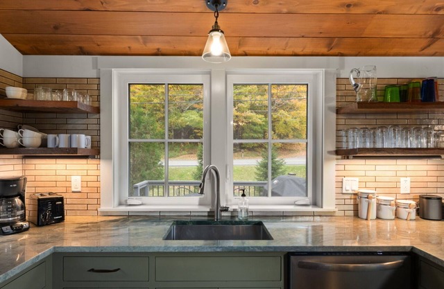 Charming Sugarbush Farmhouse Condo with Hot Tub Oasis