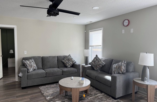 Charming Sweet Cozy 3-bedroom house with AC, WiFi in brilliant Fort Wayne