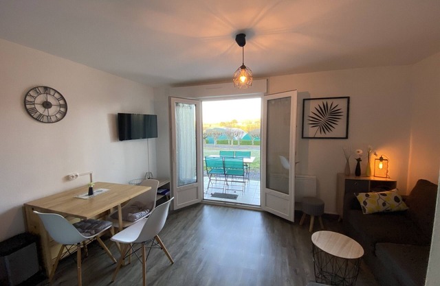 Charmant T2 avec terrasse proche des Thermes du Connétable, Wi-Fi, lave-vaisselle