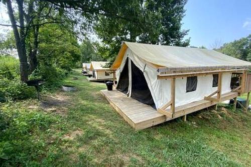 Charming Tented Cabin Placed in a Selcuded Area in Logan, Ohio