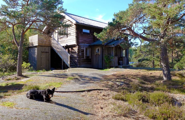 CHARMANTE MAISON EN BOIS DANS L’ARCHIPEL DE STOCKHOLM.