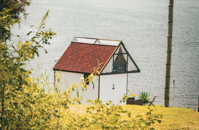 Charming tiny house on the dam, surrounded by nature and pet friendly